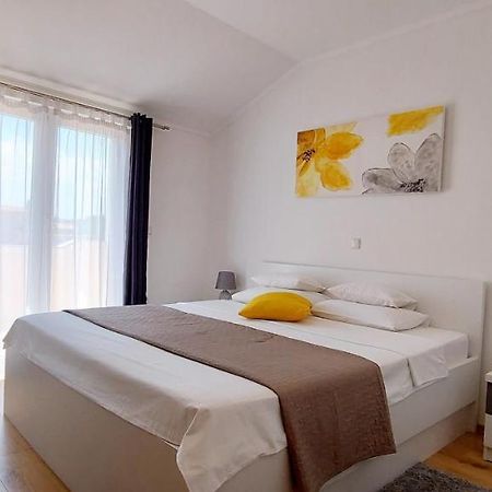 Apartments Marijana 라브 외부 사진