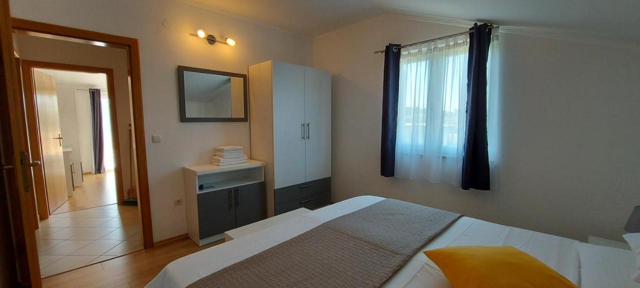 Apartments Marijana 라브 외부 사진
